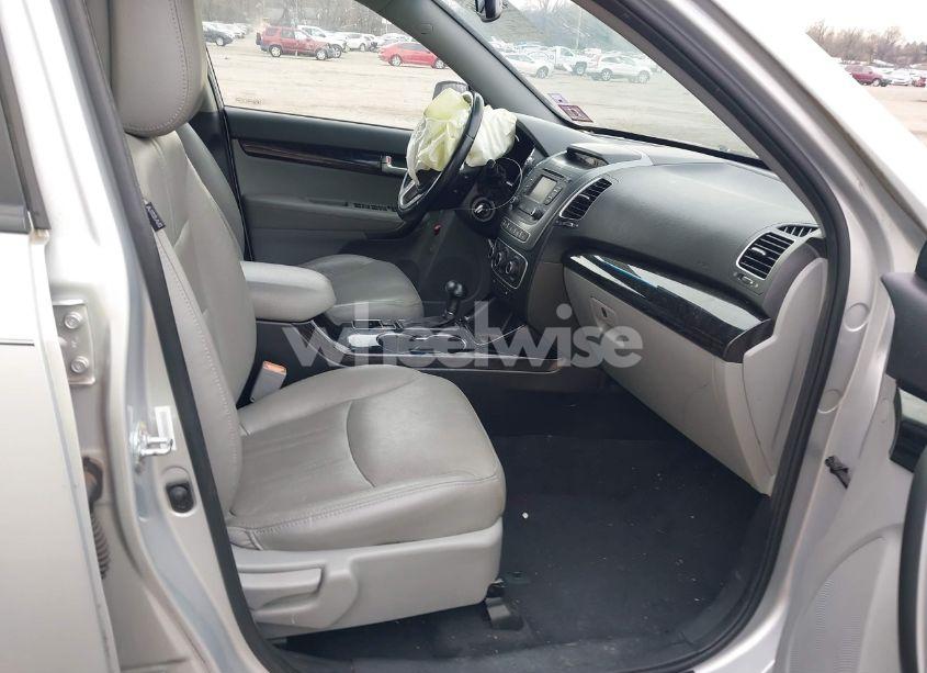 Photo 5 of 2015 Kia Sorento LX (VIN 5XYKT3A65FG627431)