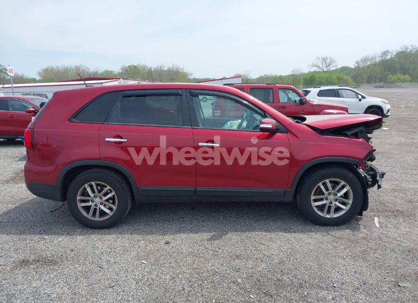Photo 13 of 2015 Kia Sorento LX (VIN 5XYKT3A65FG628966)