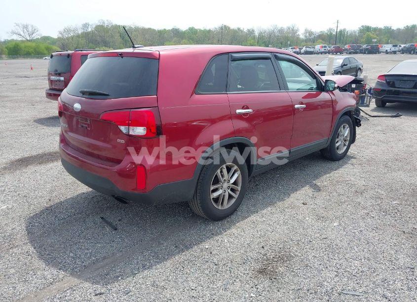 Photo 4 of 2015 Kia Sorento LX (VIN 5XYKT3A65FG628966)