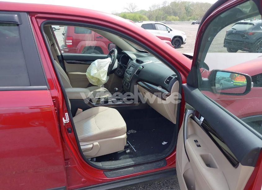 Photo 5 of 2015 Kia Sorento LX (VIN 5XYKT3A65FG628966)