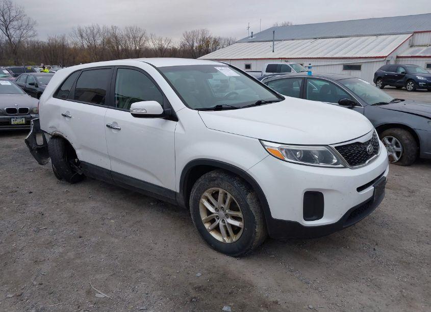 2015 Kia Sorento LX (VIN 5XYKT3A65FG630992) main photo