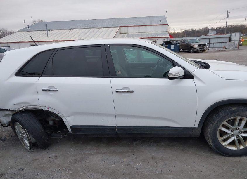 Photo 13 of 2015 Kia Sorento LX (VIN 5XYKT3A65FG630992)