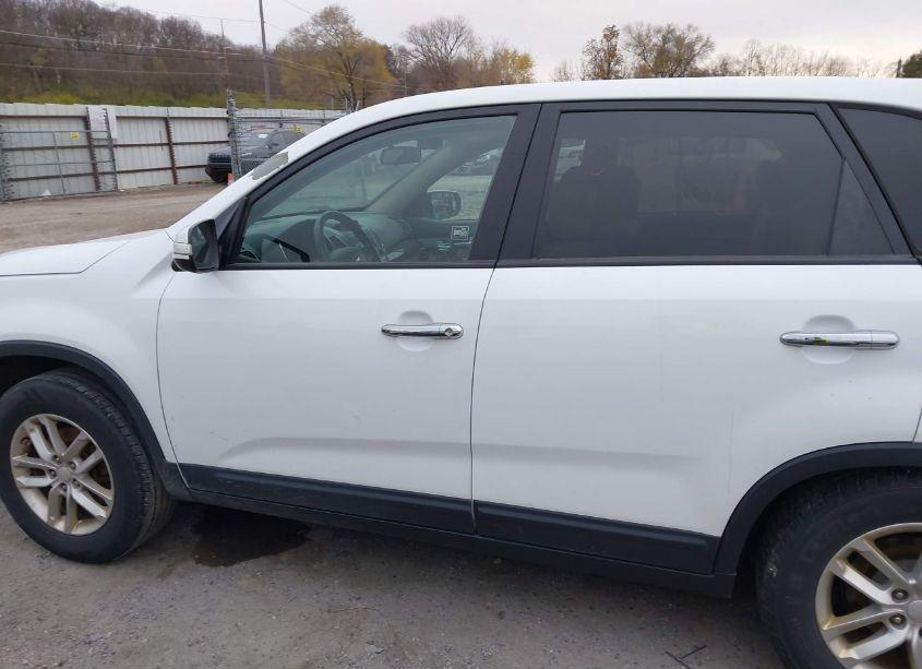 Photo 14 of 2015 Kia Sorento LX (VIN 5XYKT3A65FG630992)