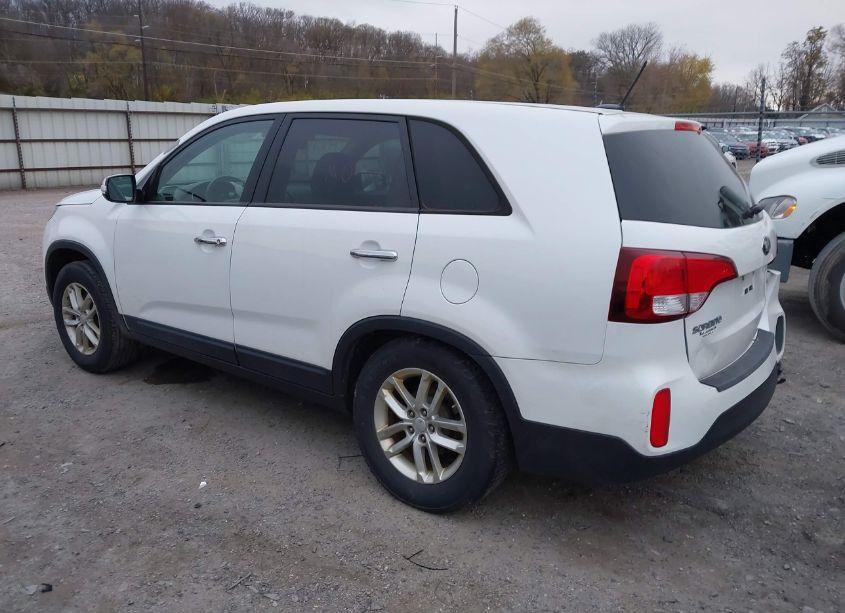 Photo 3 of 2015 Kia Sorento LX (VIN 5XYKT3A65FG630992)