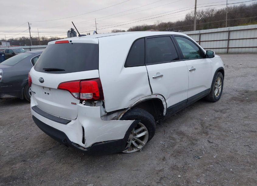 Photo 4 of 2015 Kia Sorento LX (VIN 5XYKT3A65FG630992)