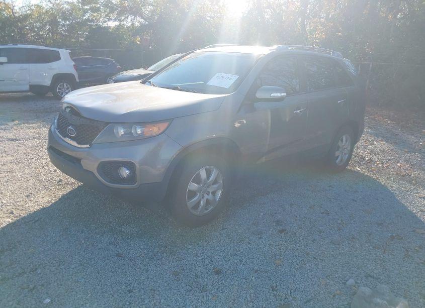 Photo 2 of 2012 Kia Sorento LX (VIN 5XYKT3A66CG214056)