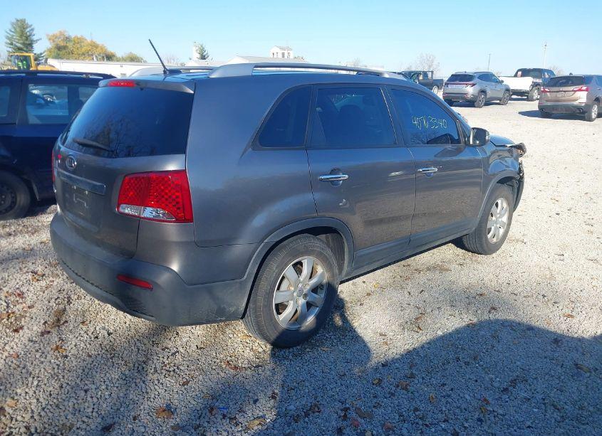 Photo 4 of 2012 Kia Sorento LX (VIN 5XYKT3A66CG214056)