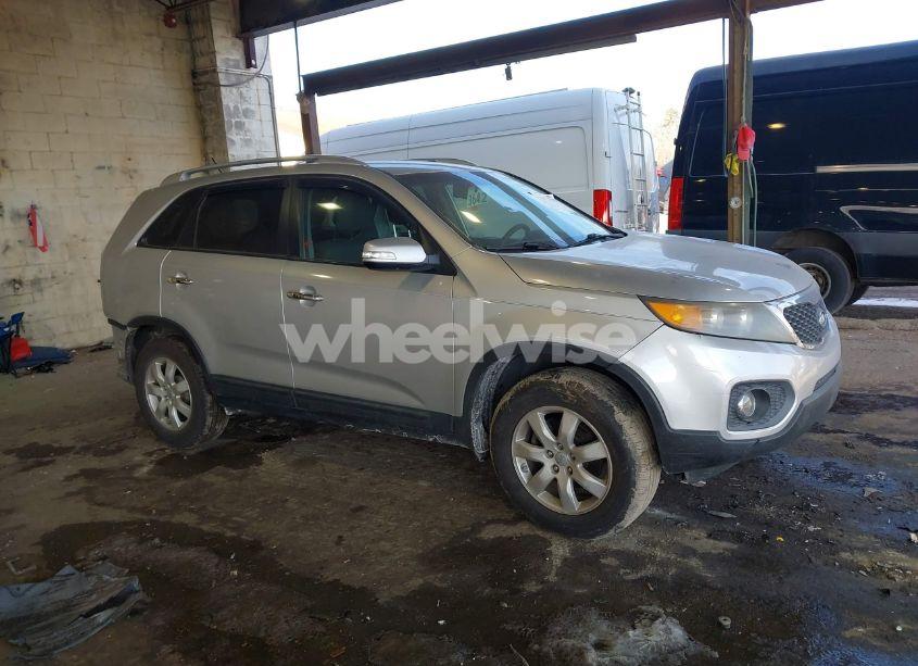 2012 Kia Sorento LX (VIN 5XYKT3A66CG230211) main photo