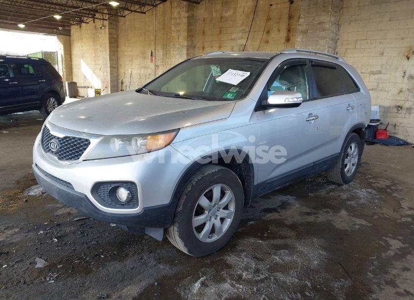 Photo 2 of 2012 Kia Sorento LX (VIN 5XYKT3A66CG230211)