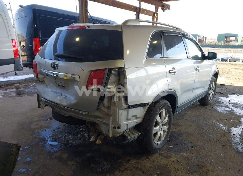 Photo 4 of 2012 Kia Sorento LX (VIN 5XYKT3A66CG230211)