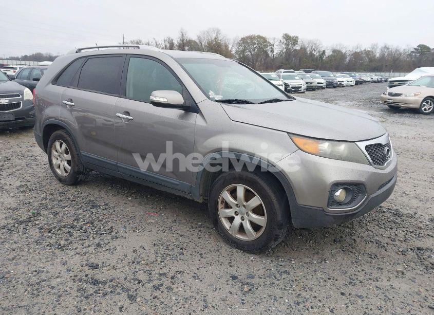 2012 Kia Sorento LX (VIN 5XYKT3A66CG251432) main photo