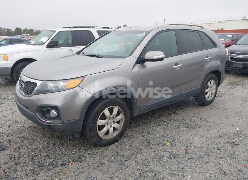 Photo 2 of 2012 Kia Sorento LX (VIN 5XYKT3A66CG251432)