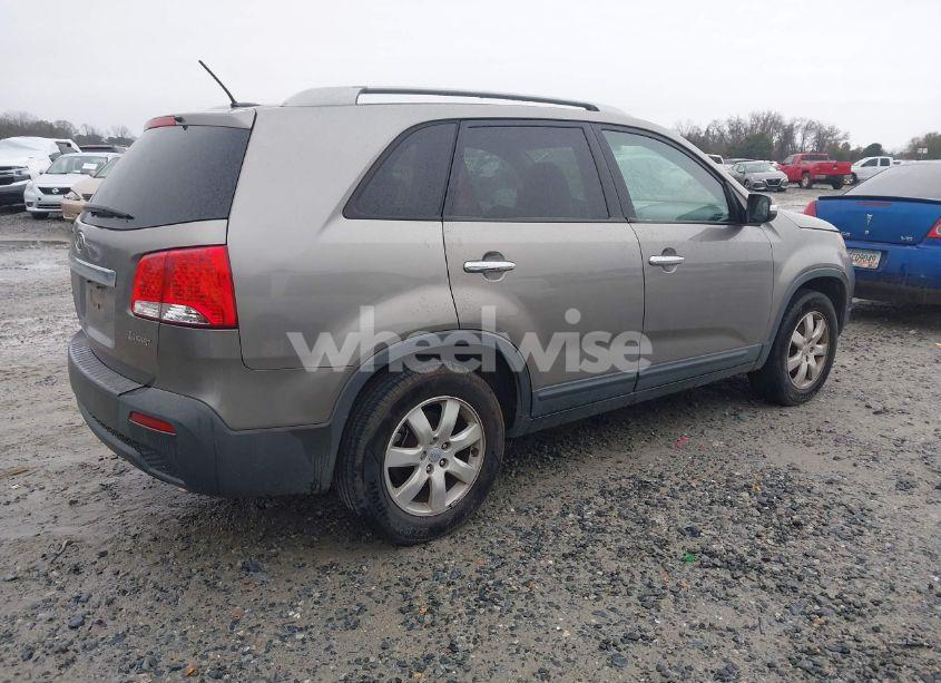 Photo 4 of 2012 Kia Sorento LX (VIN 5XYKT3A66CG251432)