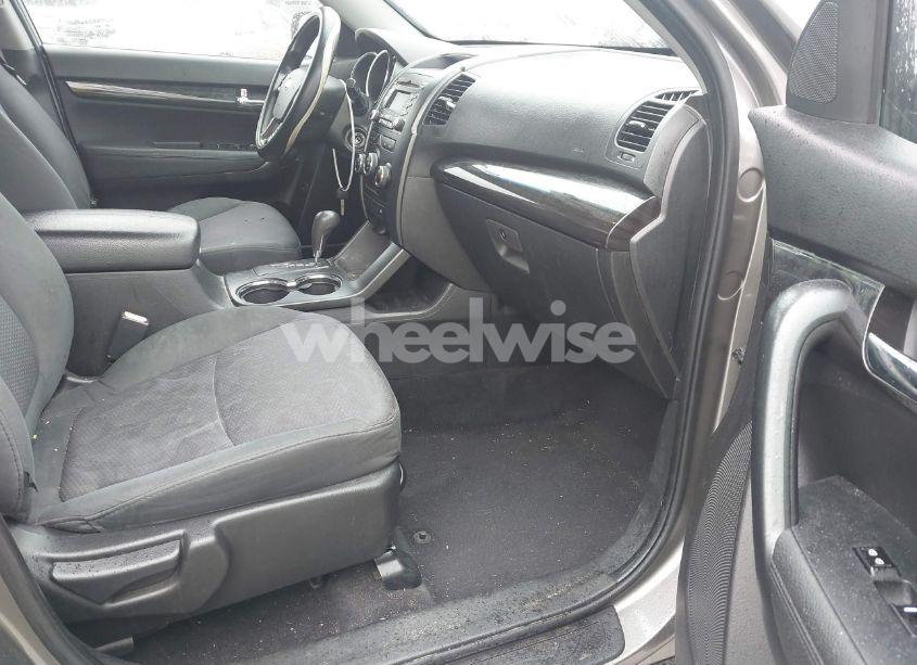 Photo 5 of 2012 Kia Sorento LX (VIN 5XYKT3A66CG251432)