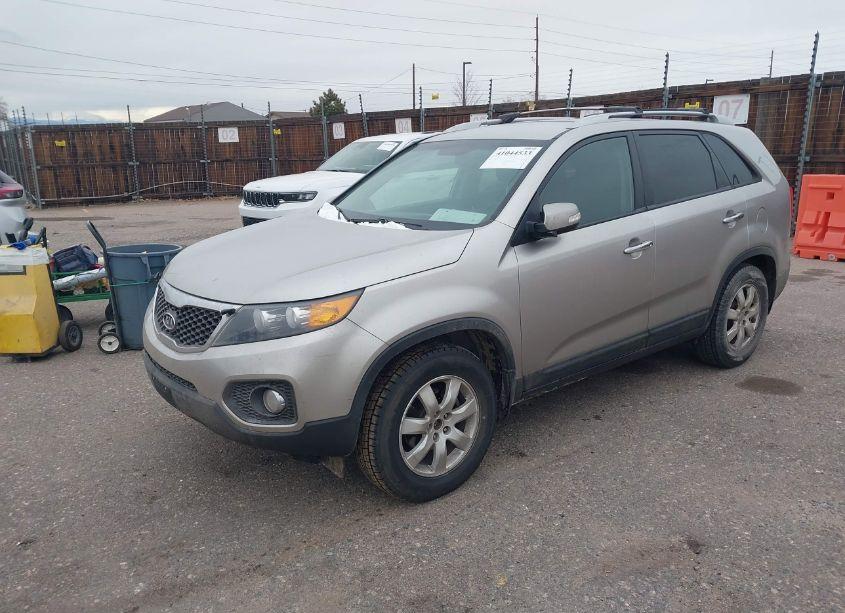 Photo 2 of 2012 Kia Sorento LX (VIN 5XYKT3A66CG281028)
