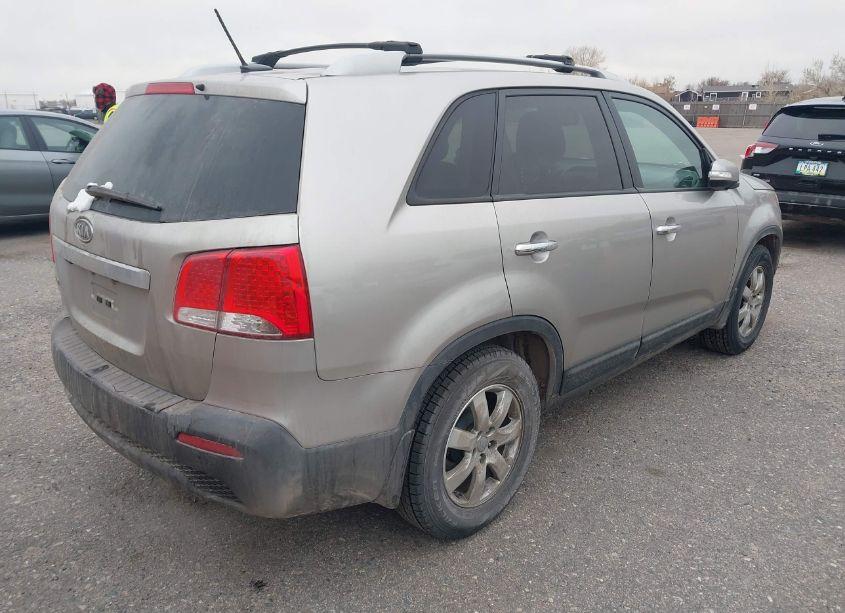 Photo 4 of 2012 Kia Sorento LX (VIN 5XYKT3A66CG281028)