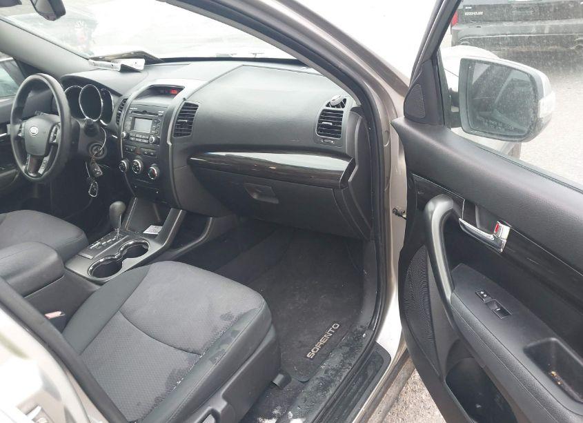 Photo 5 of 2012 Kia Sorento LX (VIN 5XYKT3A66CG281028)