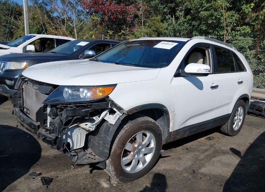 Photo 2 of 2012 Kia Sorento LX (VIN 5XYKT3A66CG295432)