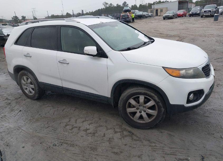 2013 Kia Sorento LX (VIN 5XYKT3A66DG345389) main photo