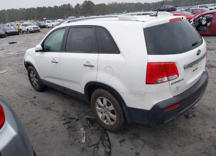 Photo 3 of 2013 Kia Sorento LX (VIN 5XYKT3A66DG345389)