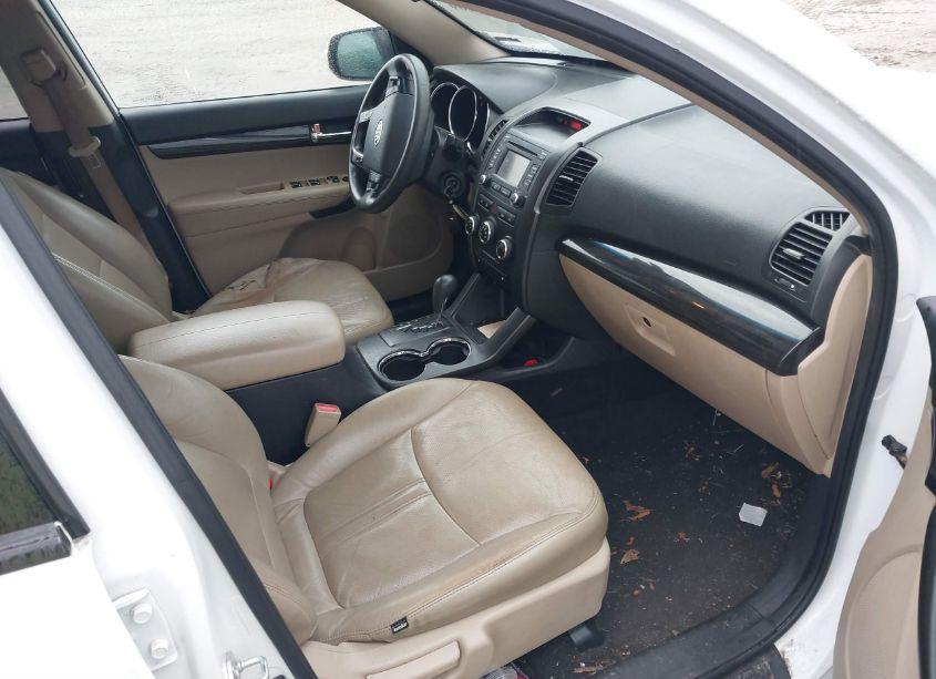 Photo 5 of 2013 Kia Sorento LX (VIN 5XYKT3A66DG345389)