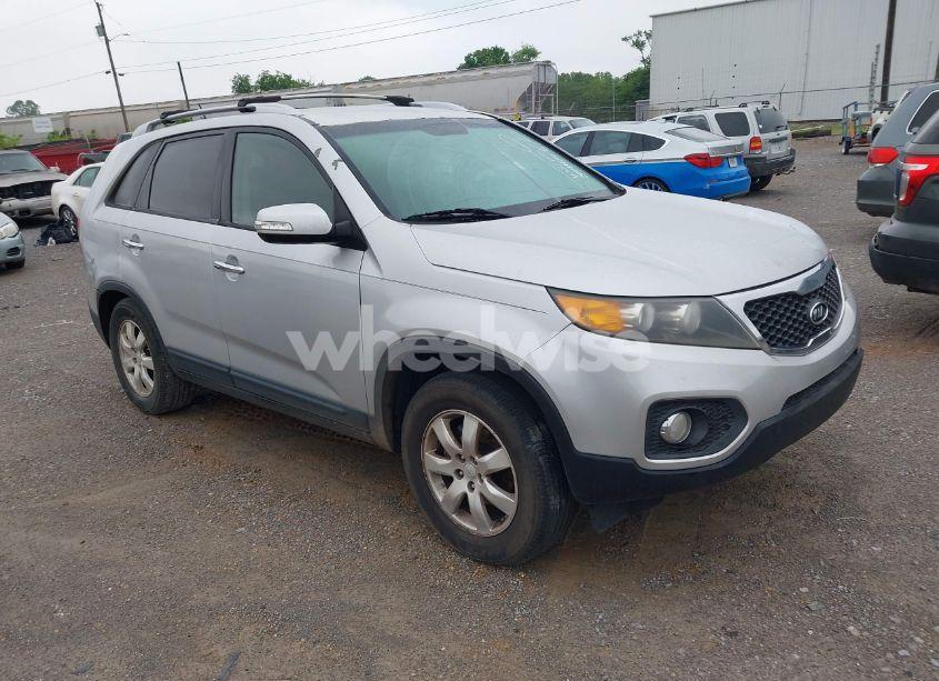 2013 Kia Sorento LX (VIN 5XYKT3A66DG359826) main photo