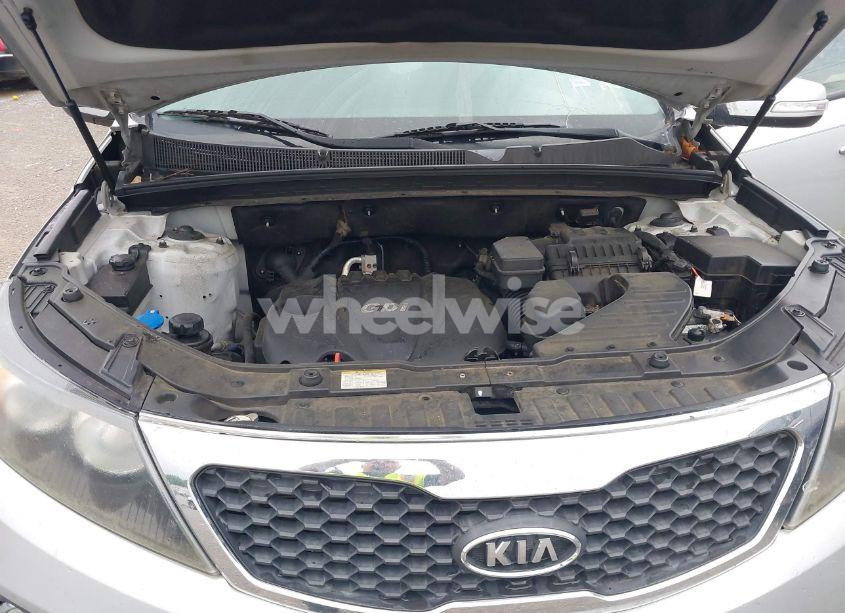 Photo 10 of 2013 Kia Sorento LX (VIN 5XYKT3A66DG359826)