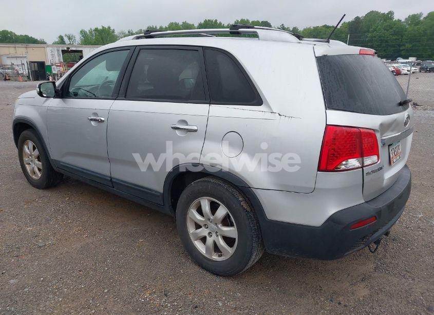 Photo 3 of 2013 Kia Sorento LX (VIN 5XYKT3A66DG359826)