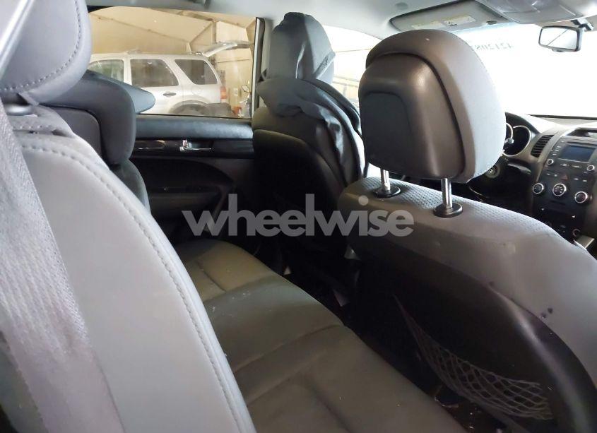 Photo 8 of 2013 Kia Sorento LX (VIN 5XYKT3A66DG359826)