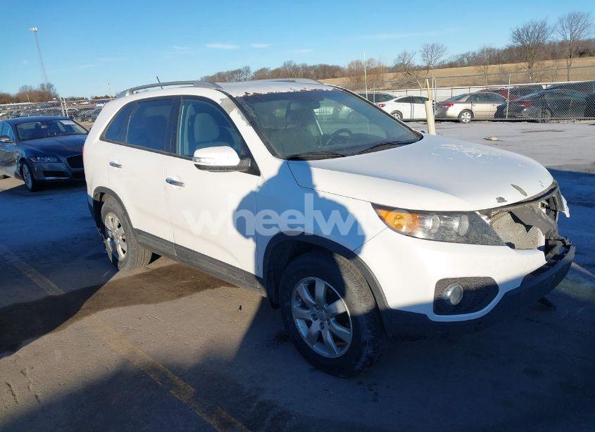 2013 Kia Sorento (VIN 5XYKT3A66DG385939) main photo