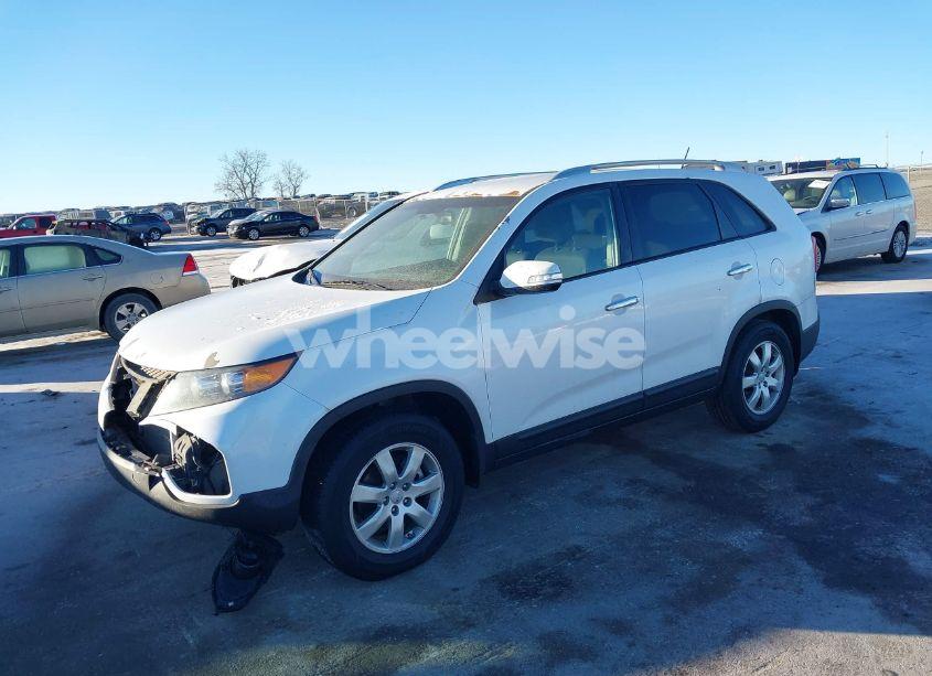 Photo 2 of 2013 Kia Sorento (VIN 5XYKT3A66DG385939)