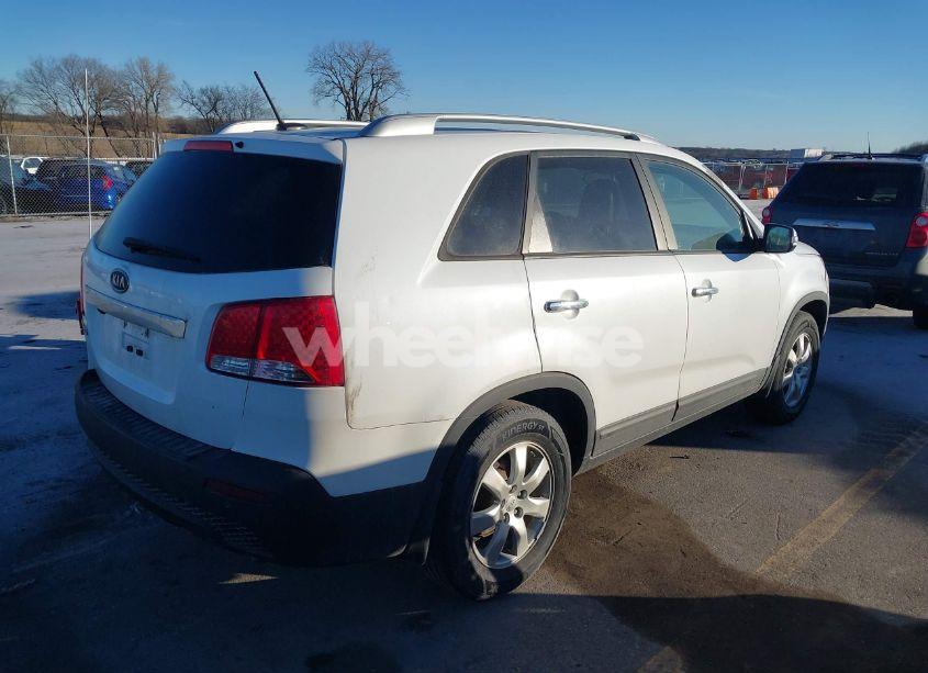 Photo 4 of 2013 Kia Sorento (VIN 5XYKT3A66DG385939)