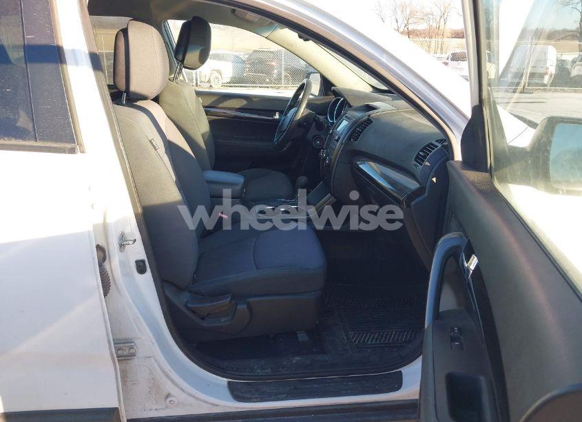 Photo 5 of 2013 Kia Sorento (VIN 5XYKT3A66DG385939)