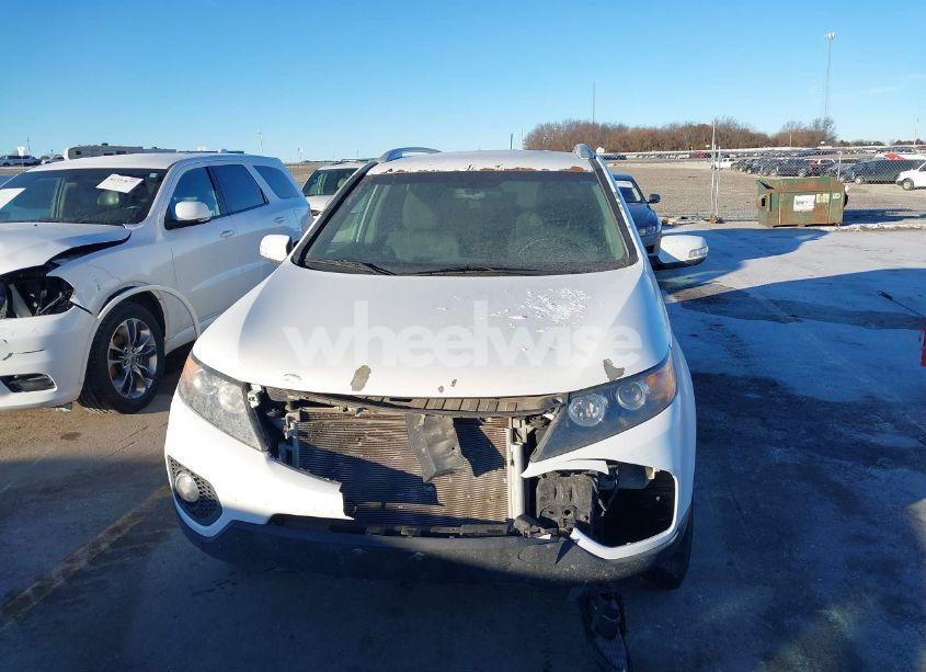 Photo 6 of 2013 Kia Sorento (VIN 5XYKT3A66DG385939)
