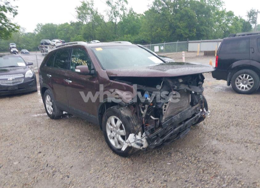 2013 Kia Sorento LX (VIN 5XYKT3A66DG394706) main photo