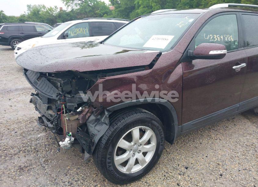 Photo 12 of 2013 Kia Sorento LX (VIN 5XYKT3A66DG394706)