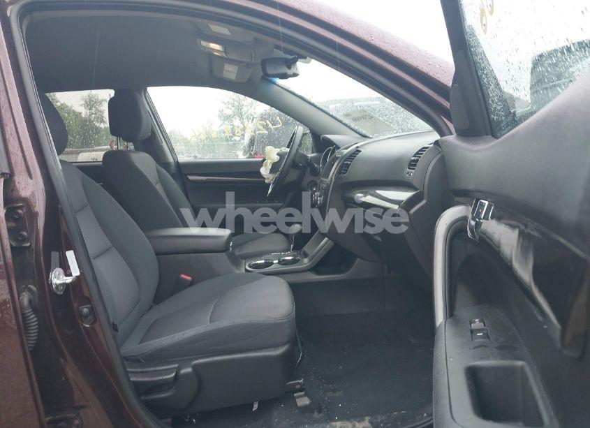 Photo 5 of 2013 Kia Sorento LX (VIN 5XYKT3A66DG394706)