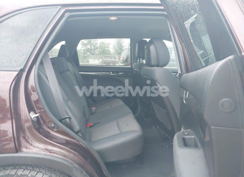 Photo 8 of 2013 Kia Sorento LX (VIN 5XYKT3A66DG394706)