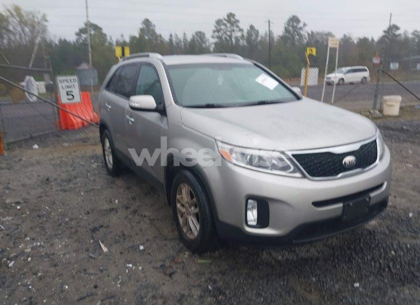 2014 Kia Sorento LX (VIN 5XYKT3A66EG442772) main photo