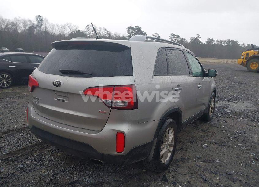 Photo 4 of 2014 Kia Sorento LX (VIN 5XYKT3A66EG442772)