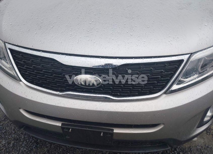 Photo 6 of 2014 Kia Sorento LX (VIN 5XYKT3A66EG442772)