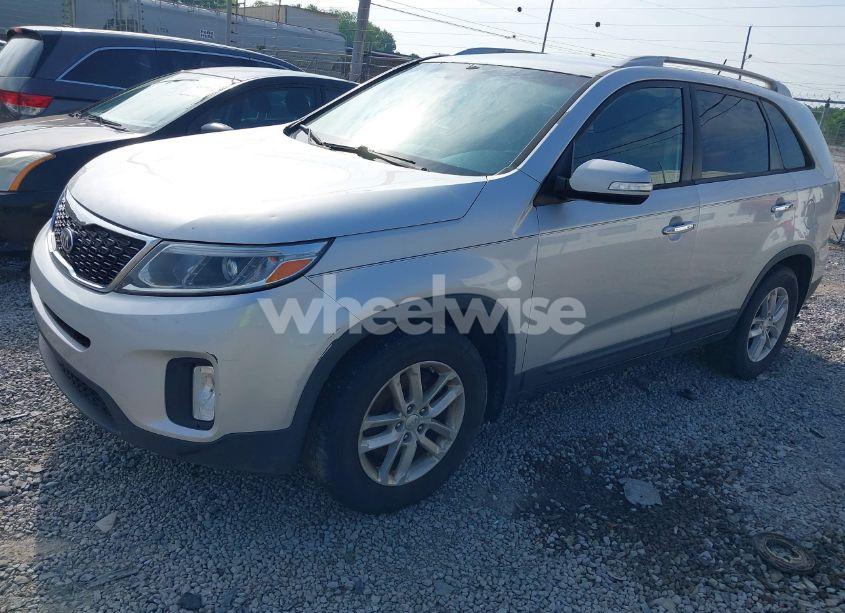 Photo 2 of 2014 Kia Sorento LX (VIN 5XYKT3A66EG550034)