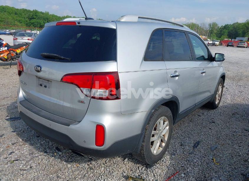 Photo 4 of 2014 Kia Sorento LX (VIN 5XYKT3A66EG550034)