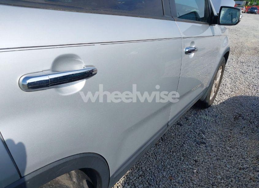 Photo 6 of 2014 Kia Sorento LX (VIN 5XYKT3A66EG550034)