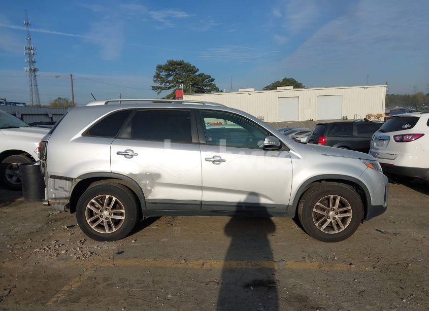 Photo 14 of 2015 Kia Sorento LX (VIN 5XYKT3A66FG557308)