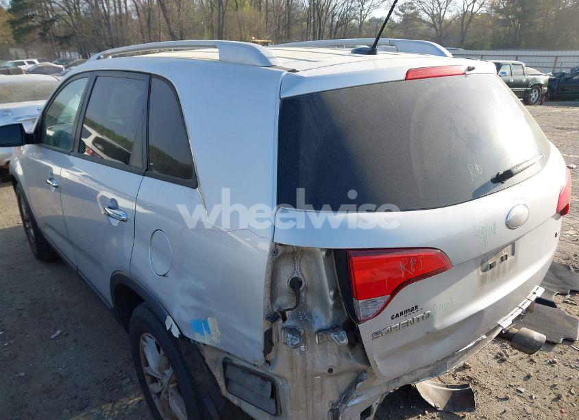 Photo 3 of 2015 Kia Sorento LX (VIN 5XYKT3A66FG557308)