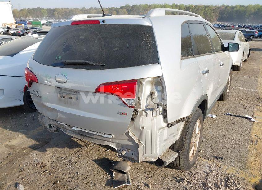 Photo 4 of 2015 Kia Sorento LX (VIN 5XYKT3A66FG557308)