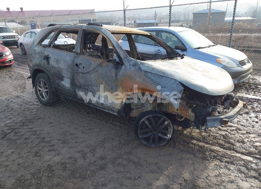 2015 Kia Sorento LX (VIN 5XYKT3A66FG574822) main photo