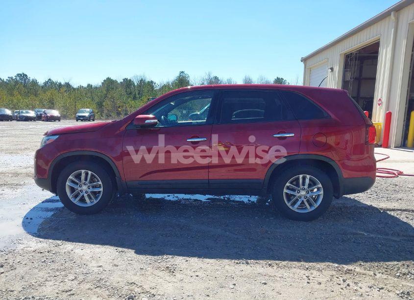 Photo 14 of 2015 Kia Sorento LX (VIN 5XYKT3A66FG577414)