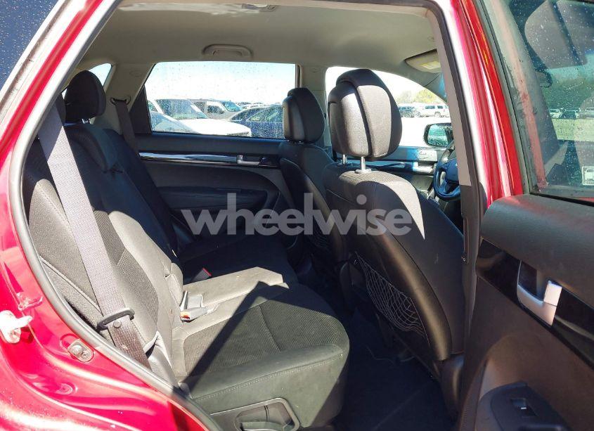 Photo 8 of 2015 Kia Sorento LX (VIN 5XYKT3A66FG577414)